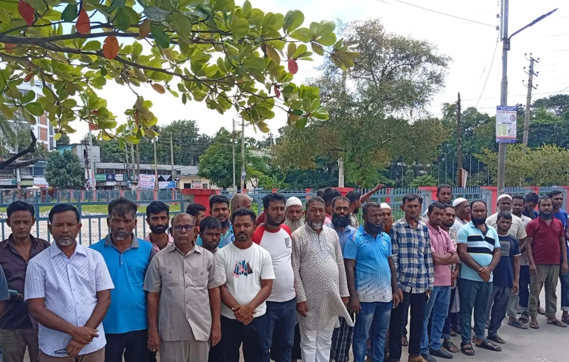 বরিশালে অ্যাম্বুলেন্স মালিক-শ্রমিকদের ধর্মঘট: ভোগান্তিতে রোগীরা