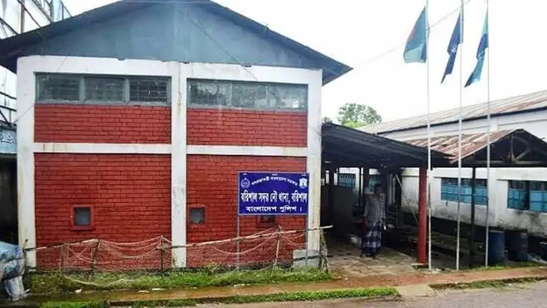 কীর্তনখোলা থেকে অজ্ঞাত যুবকের লাশ উদ্ধার