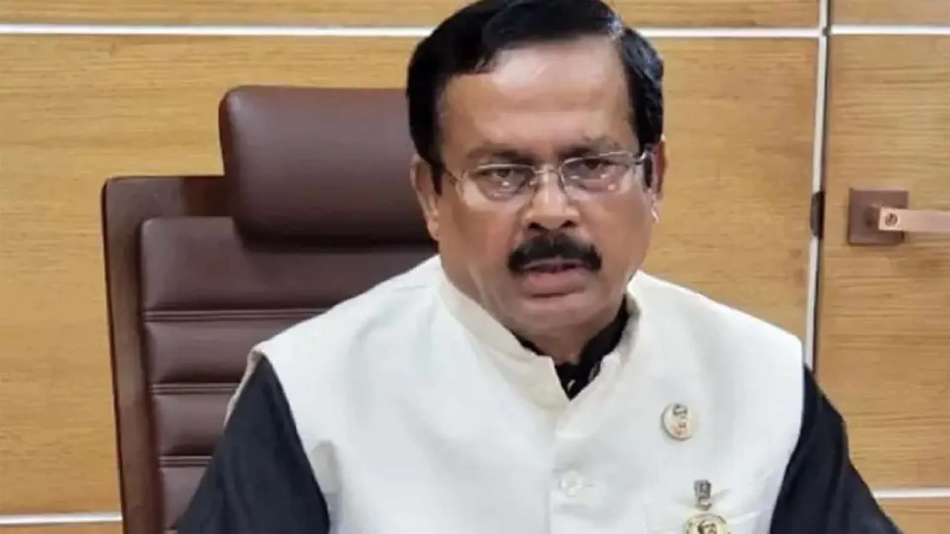 লুটের টাকায় ভারতে নানকের বিলাসী জীবন
