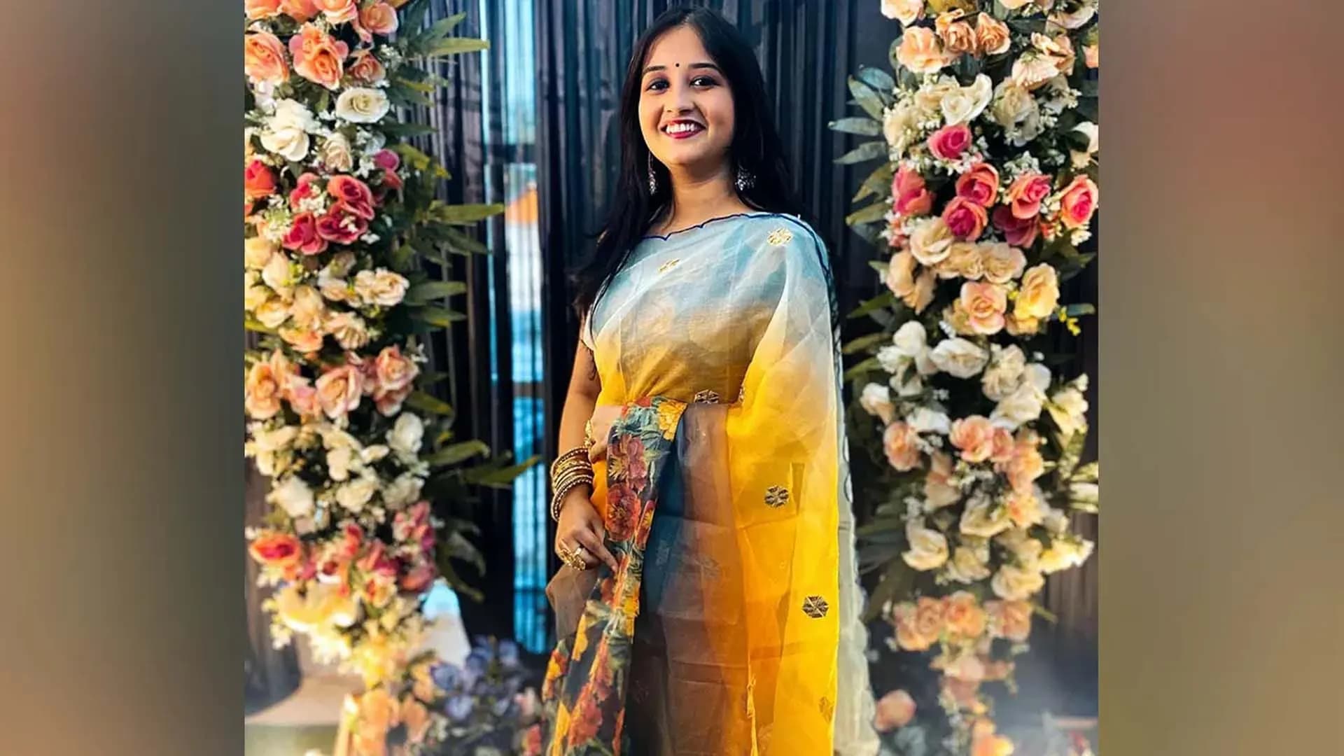 ফ্যানের সঙ্গে ঝুলছিল স্কুল শিক্ষিকার লাশ