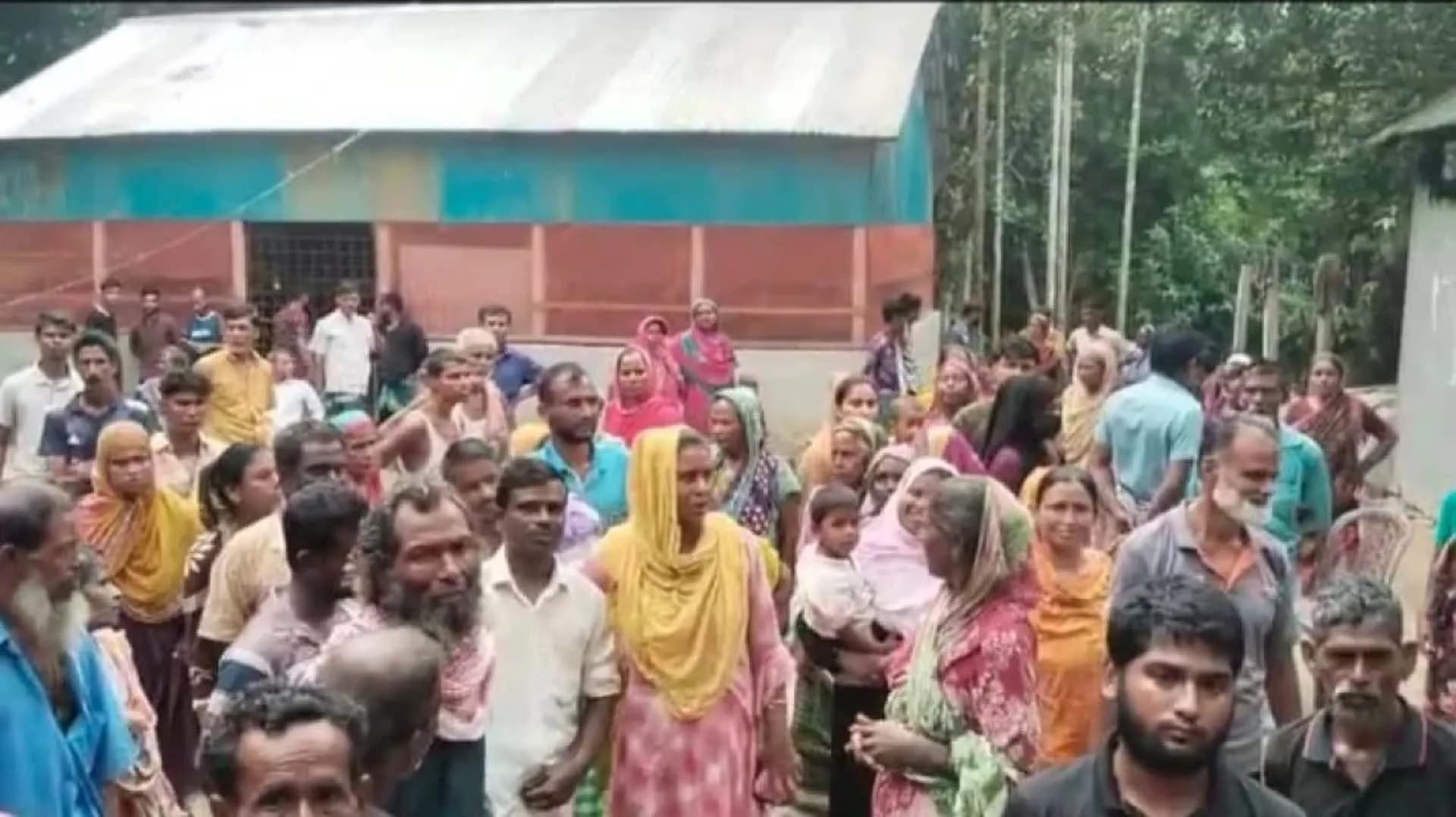 মাকে গলা কেটে হত্যা করলো ছেলে  