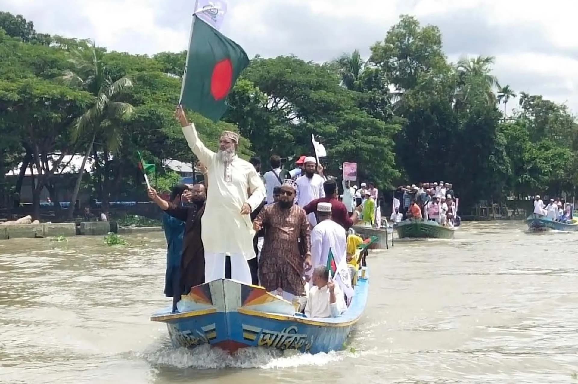 পিরোজপুরে জামায়াতের শতাধিক ট্রলার নিয়ে নৌবহর 