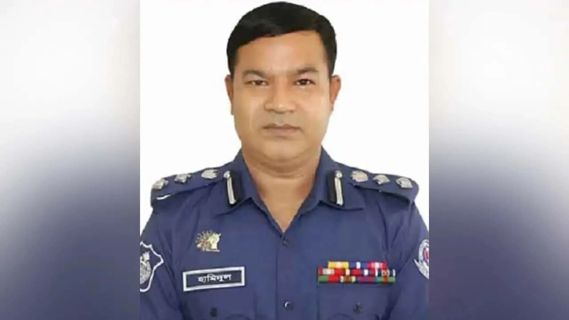 স্ত্রীর পক্ষে নির্বাচনী প্রচার, বাধ্যতামূলক অবসরে ডিআইজি