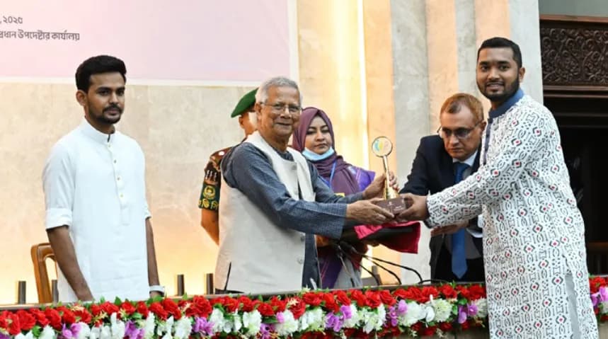 তরুণরা সক্রিয় থাকলে কোনো সমস্যাই অমীমাংসিত থাকবে না: ড. ইউনূস