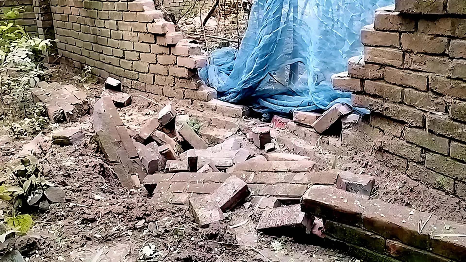 কবরস্থানে ককটেল বিস্ফোরণ