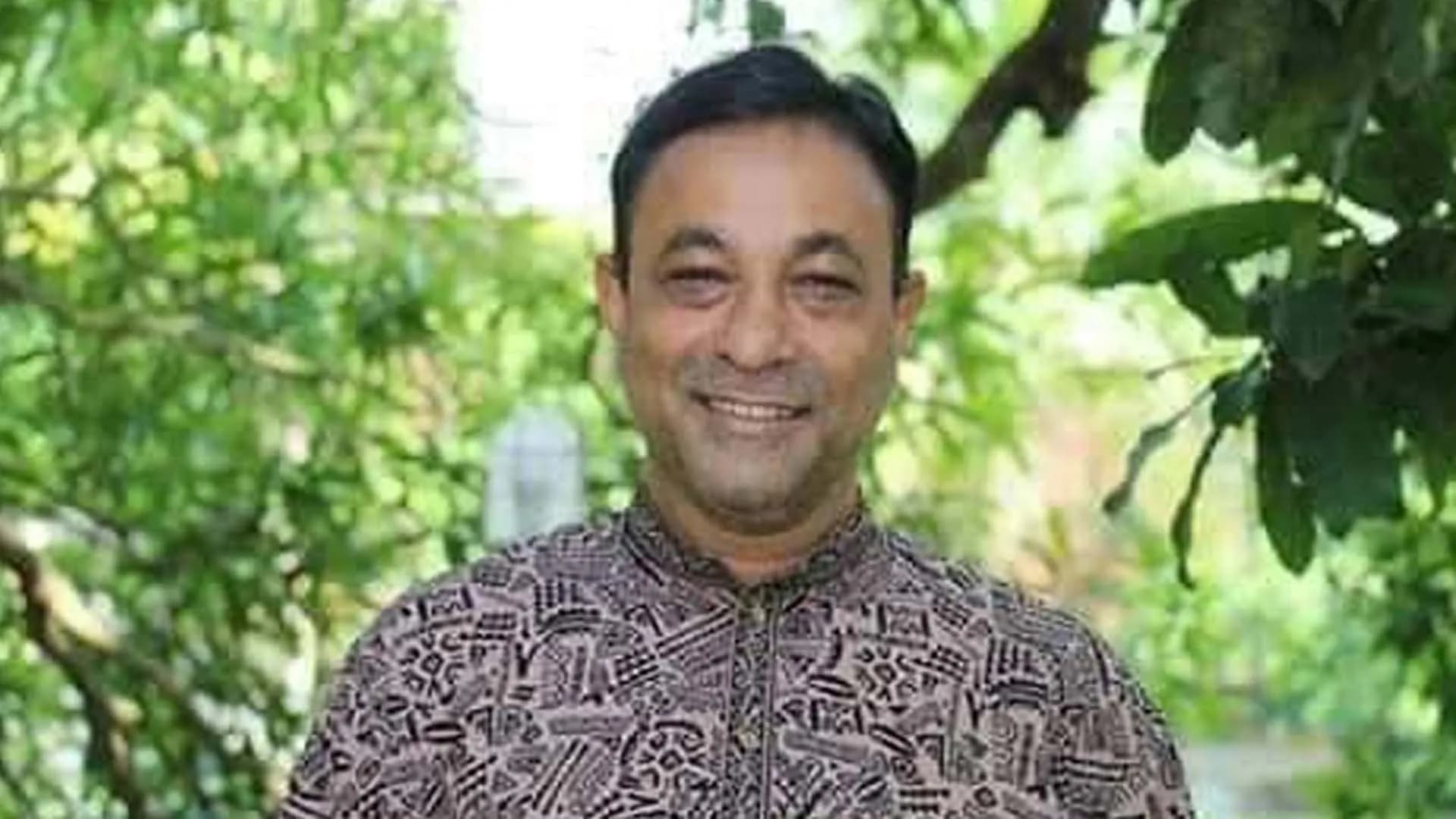 ভারতে পালানোর সময় সাবেক এমপির পিএস গ্রেপ্তার 