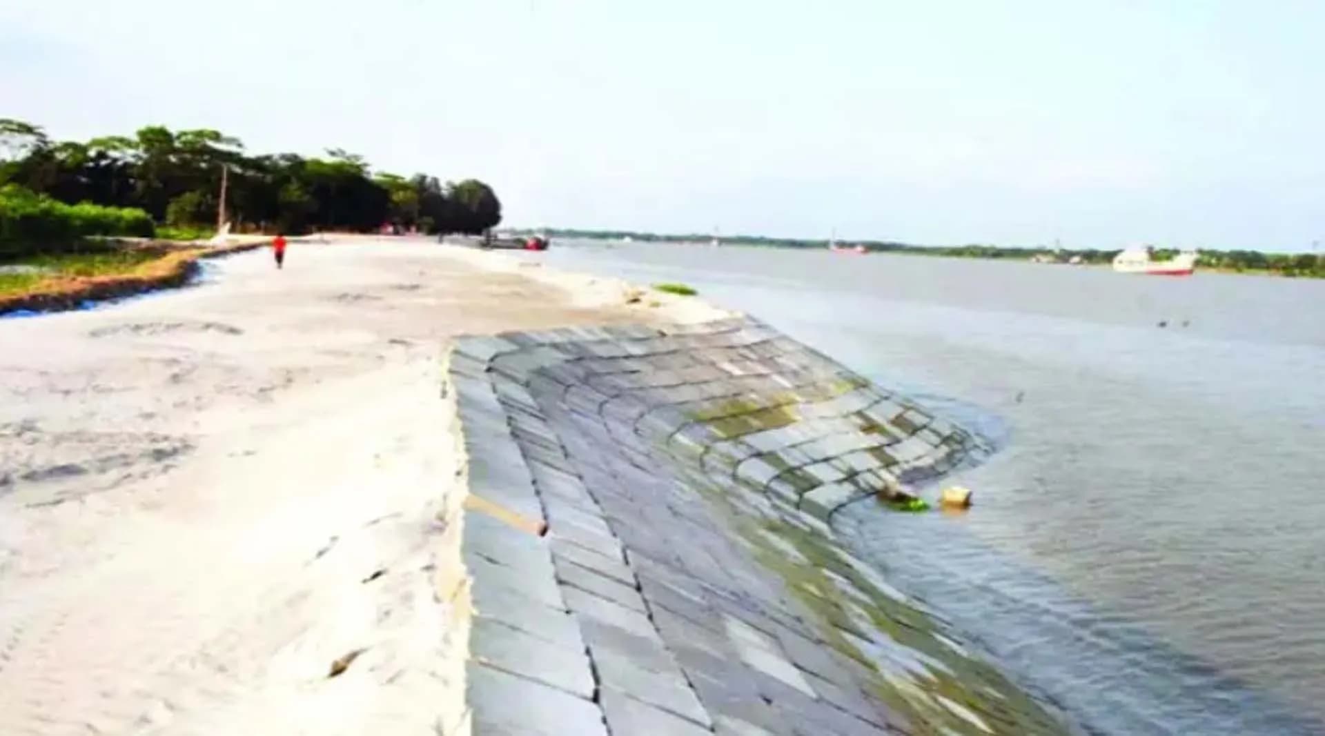 বরিশাল শহর রক্ষা বাঁধের ব্লক লুট, ট্রলারসহ আটক ১