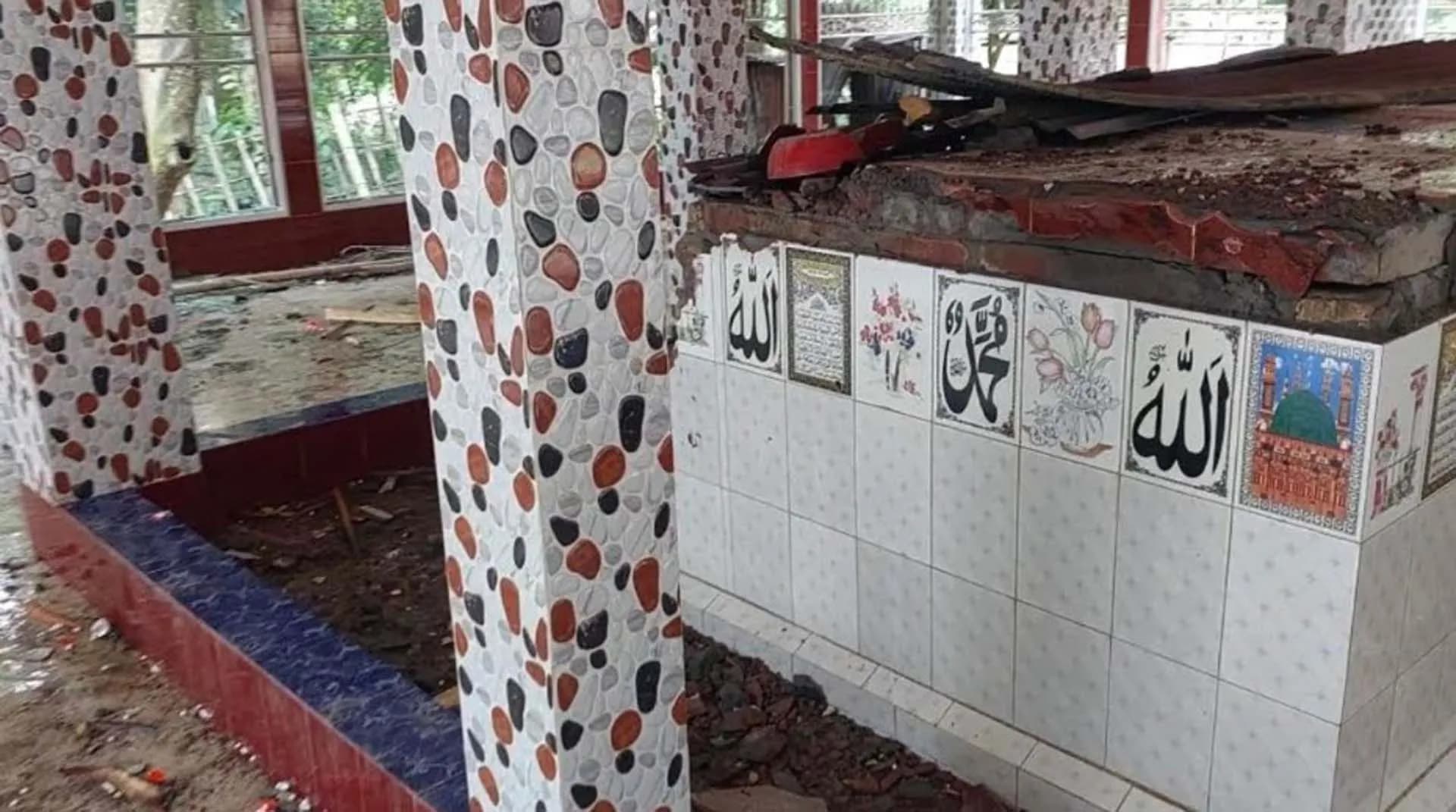 মাইকে ঘোষণা দিয়ে চার মাজার ভাঙচুরের ঘটনায় ২২০০ জনের বিরুদ্ধে মামলা