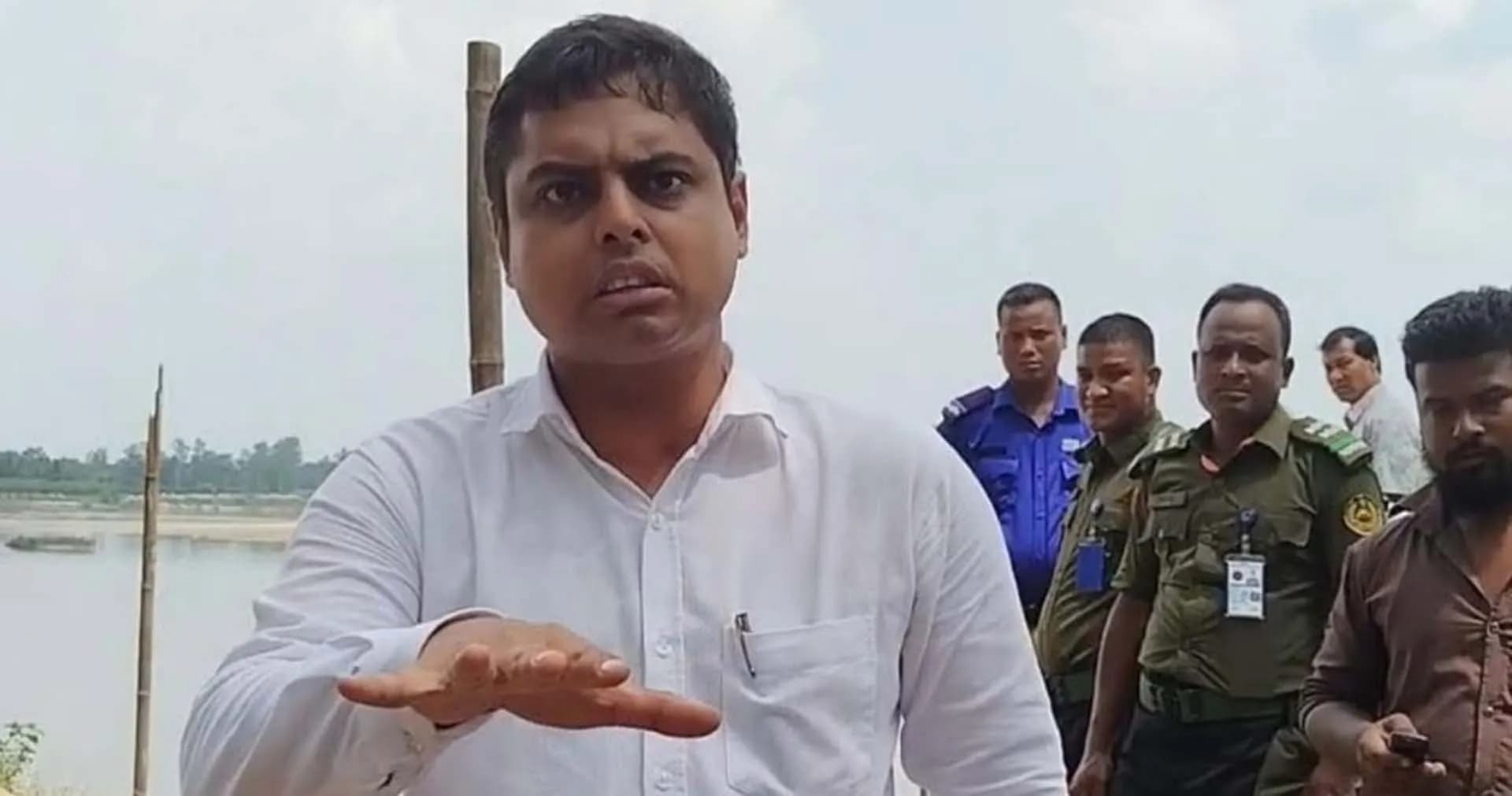 সাংবাদিকদের ‘সন্ত্রাসী’ বললেন ম্যাজিস্ট্রেট