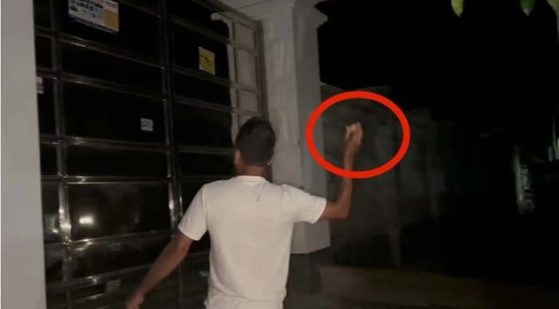 আ.লীগ নেতা জাহিদের বাড়িতে পাল্টা ডিম নিক্ষেপ