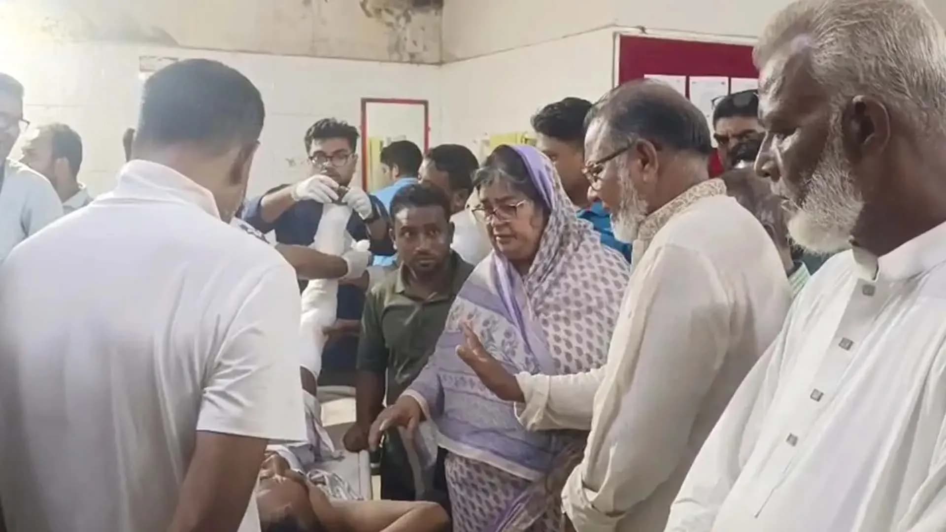 পিরোজপুরে প্রধান শিক্ষকের হাত-পা ভেঙে দিল দুর্বৃত্তরা