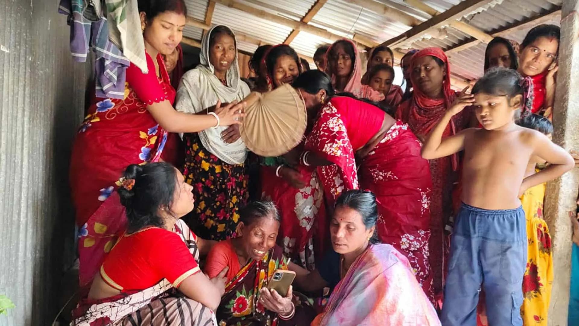 বাবার মৃত্যুর শোক সইতে না পে‌রে ছে‌লের আত্মহত্যা