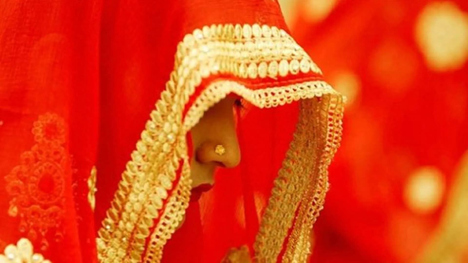 বিয়ে বাড়িতে খাবার নিয়ে দ্বন্দ্ব, গাড়ি থামিয়ে নববধূ ছিনতাই