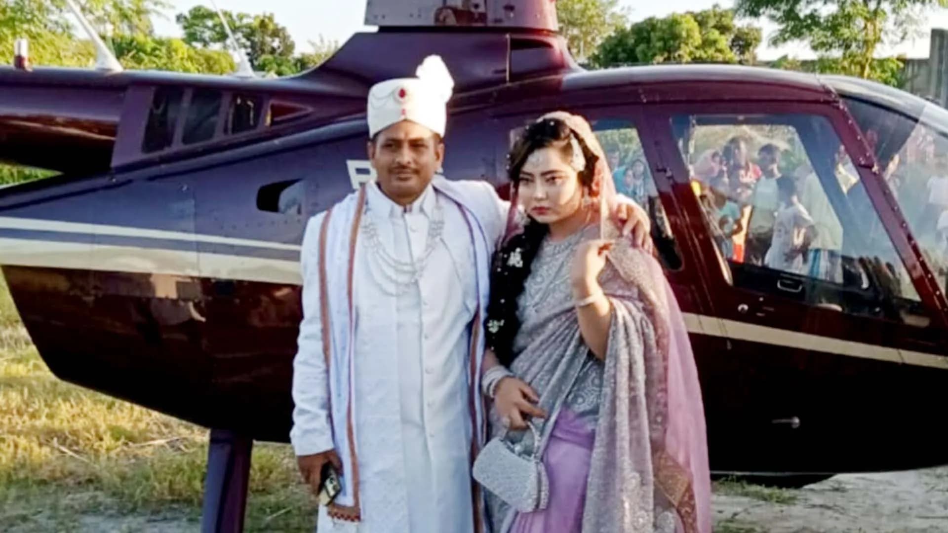 প্রেমিকের সঙ্গে উধাও স্ত্রী, হেলিকপ্টারে নতুন বউ আনলেন স্বামী