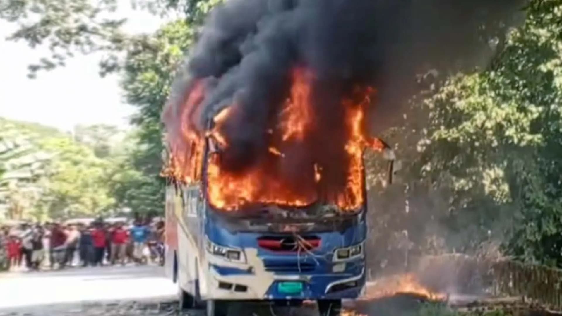 বাসচাপায় কিশোর নিহত, বিক্ষুব্ধ জনতার আগুনে পুড়ল বাস