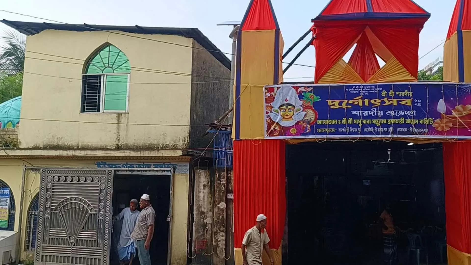 একই আঙিনায় মসজিদ-মন্দির, দেড় শতাব্দী ধরে নির্বিঘ্নে চলছে ধর্ম চর্চা