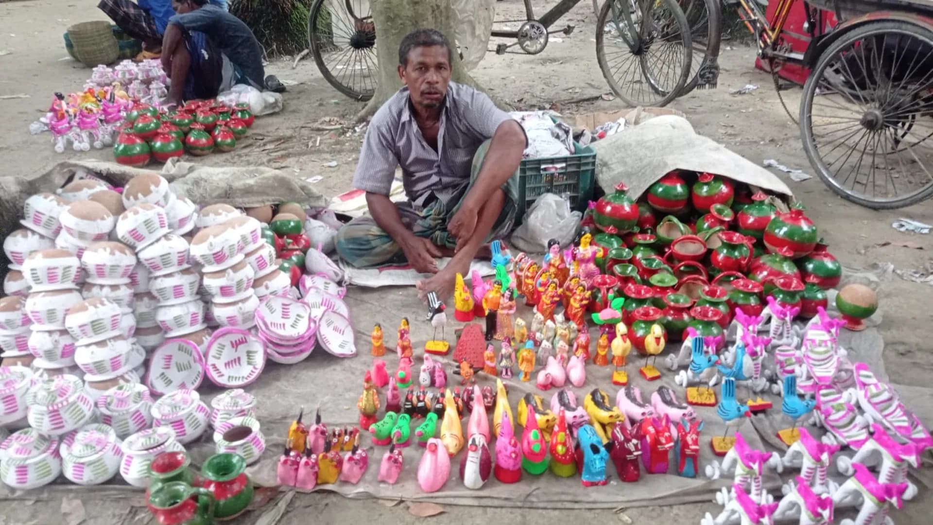 প্লাস্টিকের যুগে বিলুপ্তির পথে মৃৎশিল্প