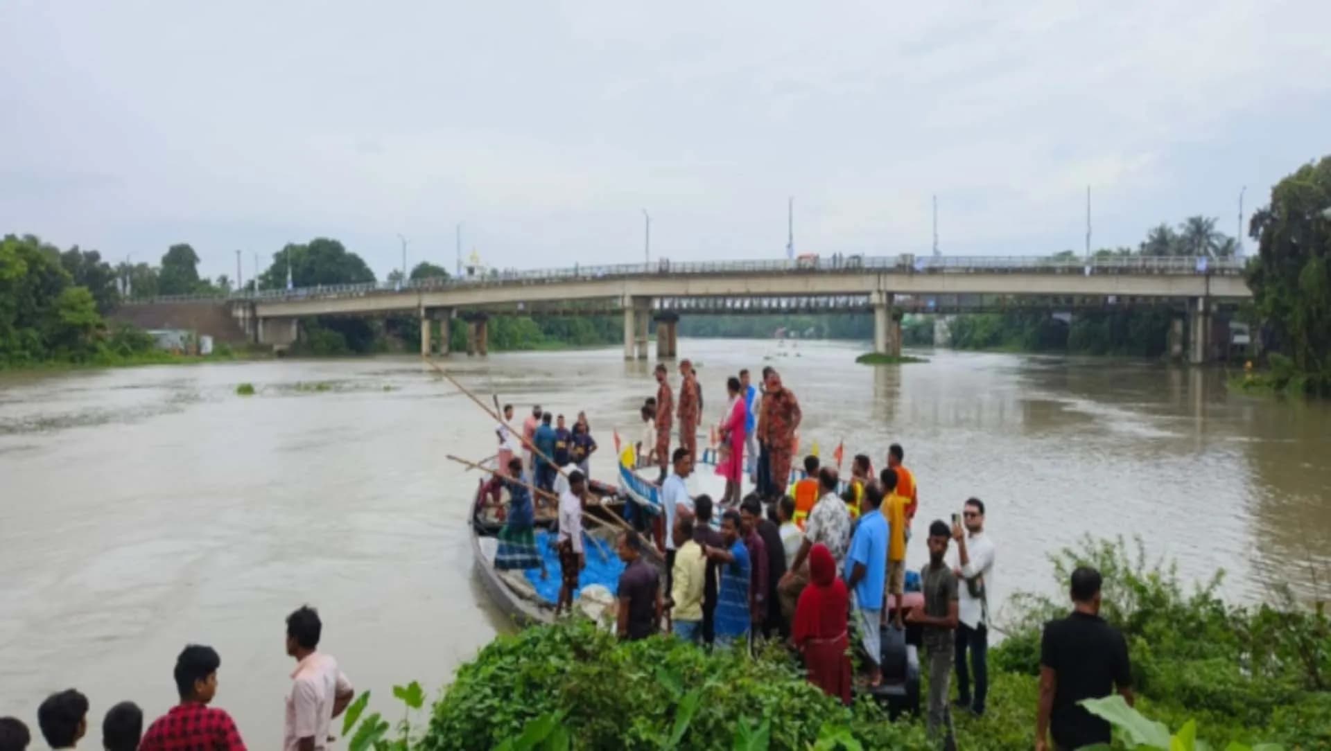 প্রতিমা বিসর্জনে নৌকাডুবি, ষোল ঘণ্টা পর এক শিশুর লাশ উদ্ধার