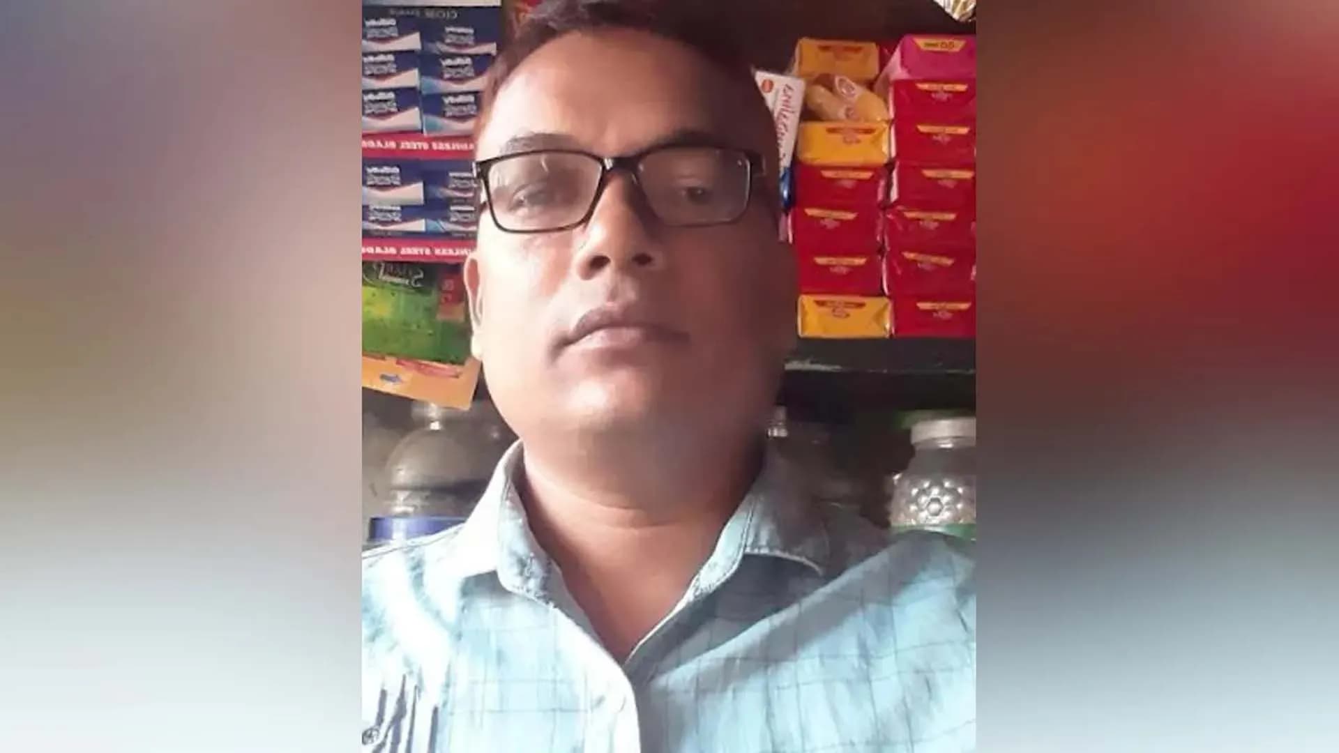 থানার সামনের দোকানে ব্যবসায়ীকে গলাকেটে হত্যা