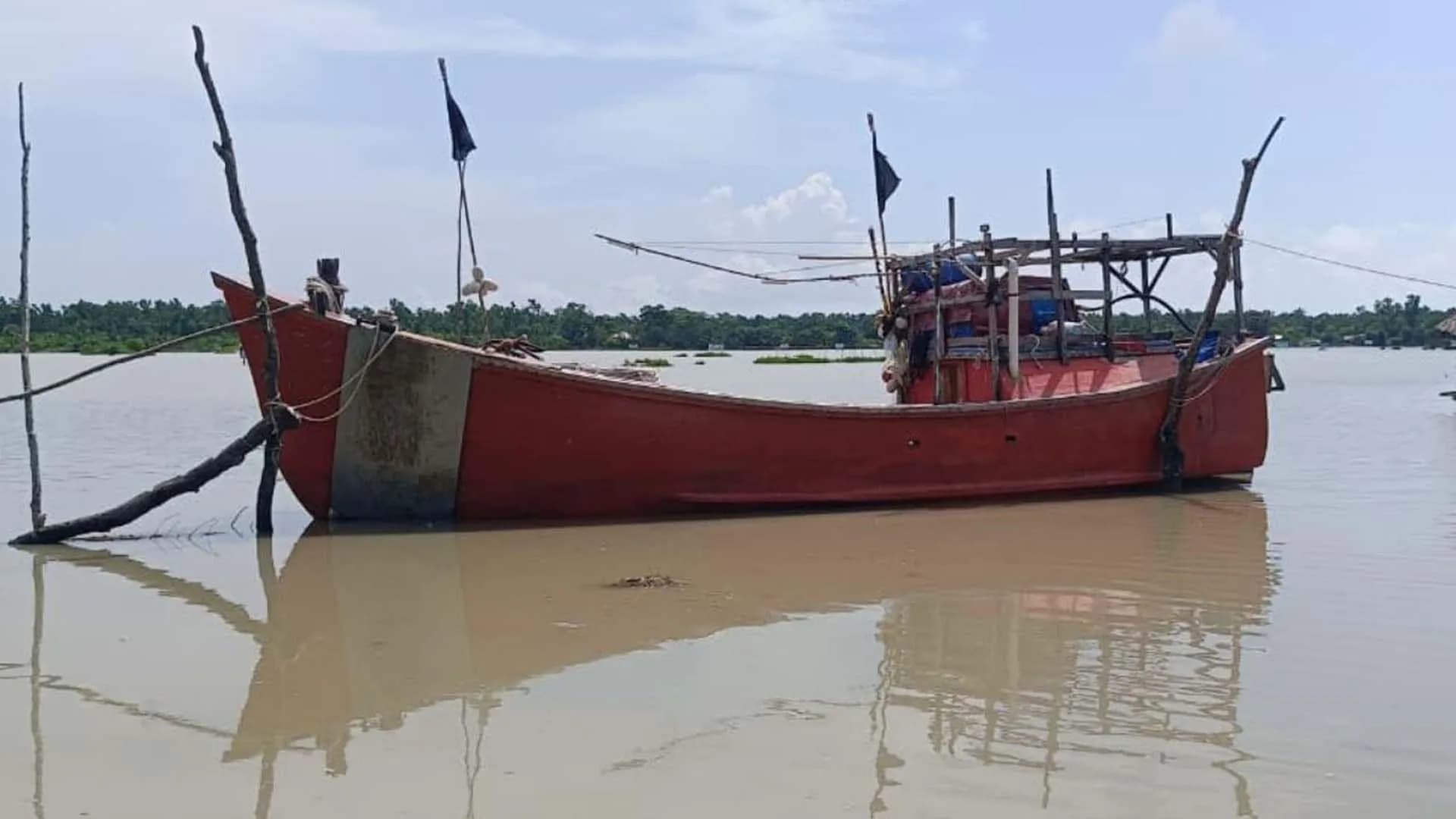 মাছ ধরতে গিয়ে নিখোঁজ হওয়া ৫ জেলেকে সুন্দরবন এলাকা থেকে উদ্ধার