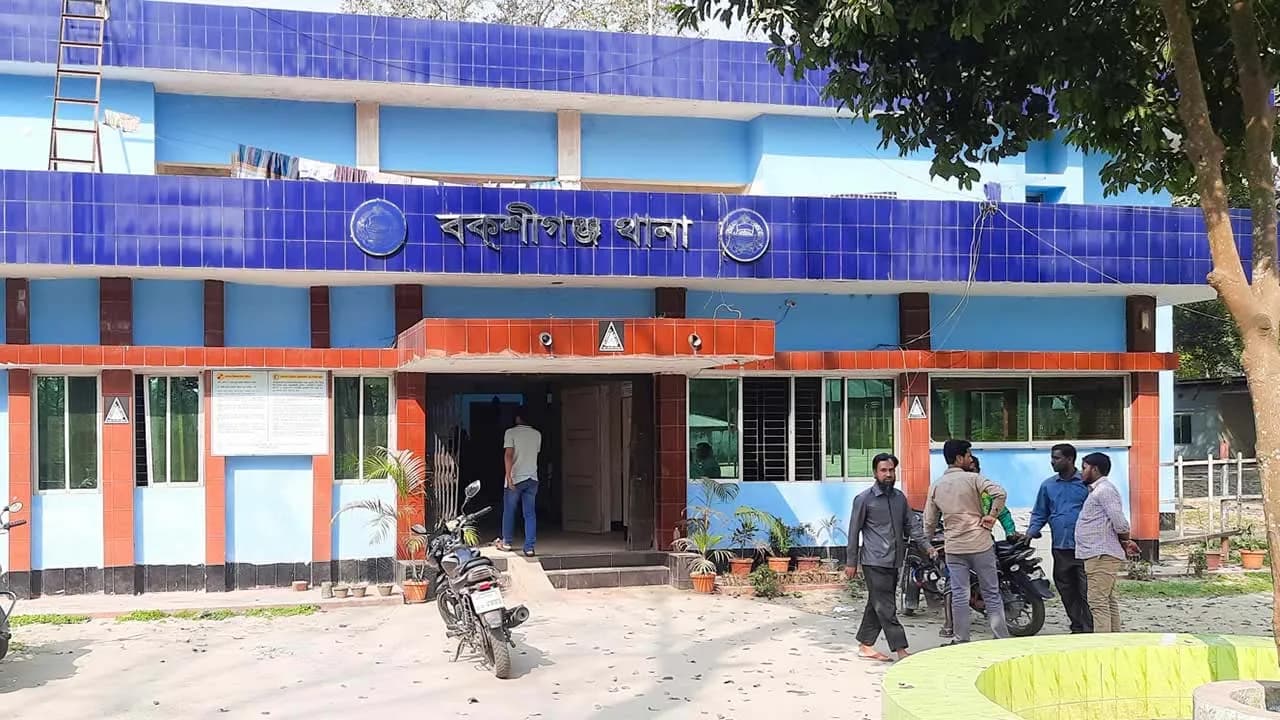 পুলিশের ওপর হামলা করে মাদক কারবারি ছিনতাই, দুই পুলিশ আহত