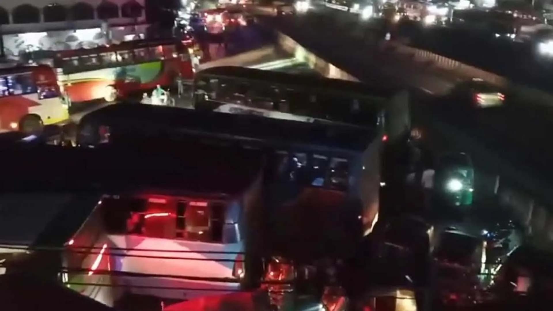  কুমিল্লাকে নিয়ে কুরুচিপূর্ণ স্লোগান, নোয়াখালীর বাস আটকে দিল জনতা 