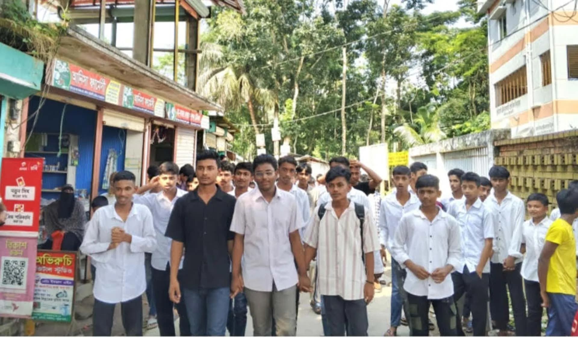 বাউফলে নবম শ্রেণির ছাত্রীকে জোরপূর্বক ধর্ষণের চেষ্টা, শিক্ষার্থীদের  বিক্ষোভ