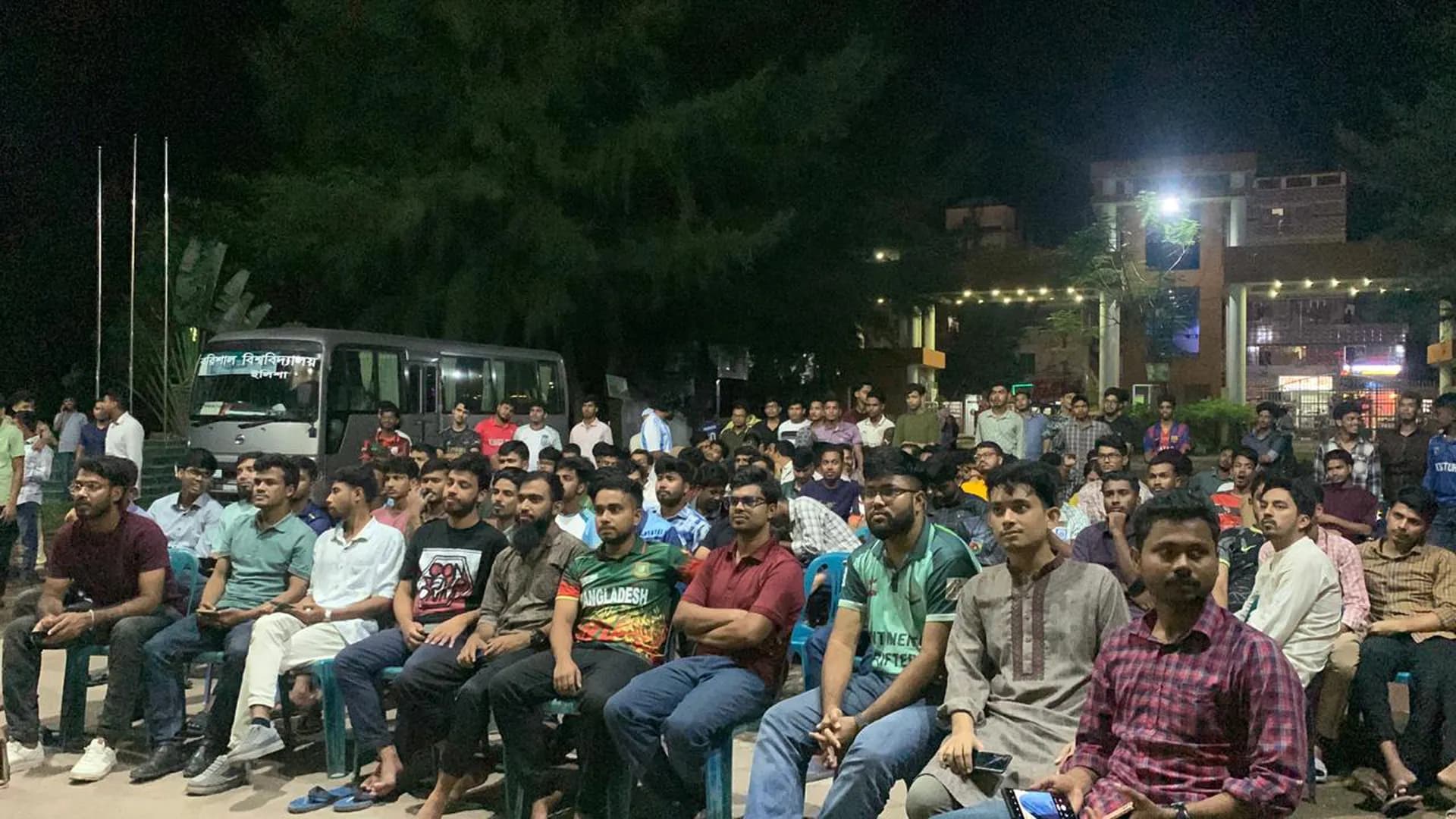 ববি ক্যাম্পাসে বড় পর্দায় বাংলাদেশ বনাম হংকং ম্যাচ দেখালো ছাত্রদল