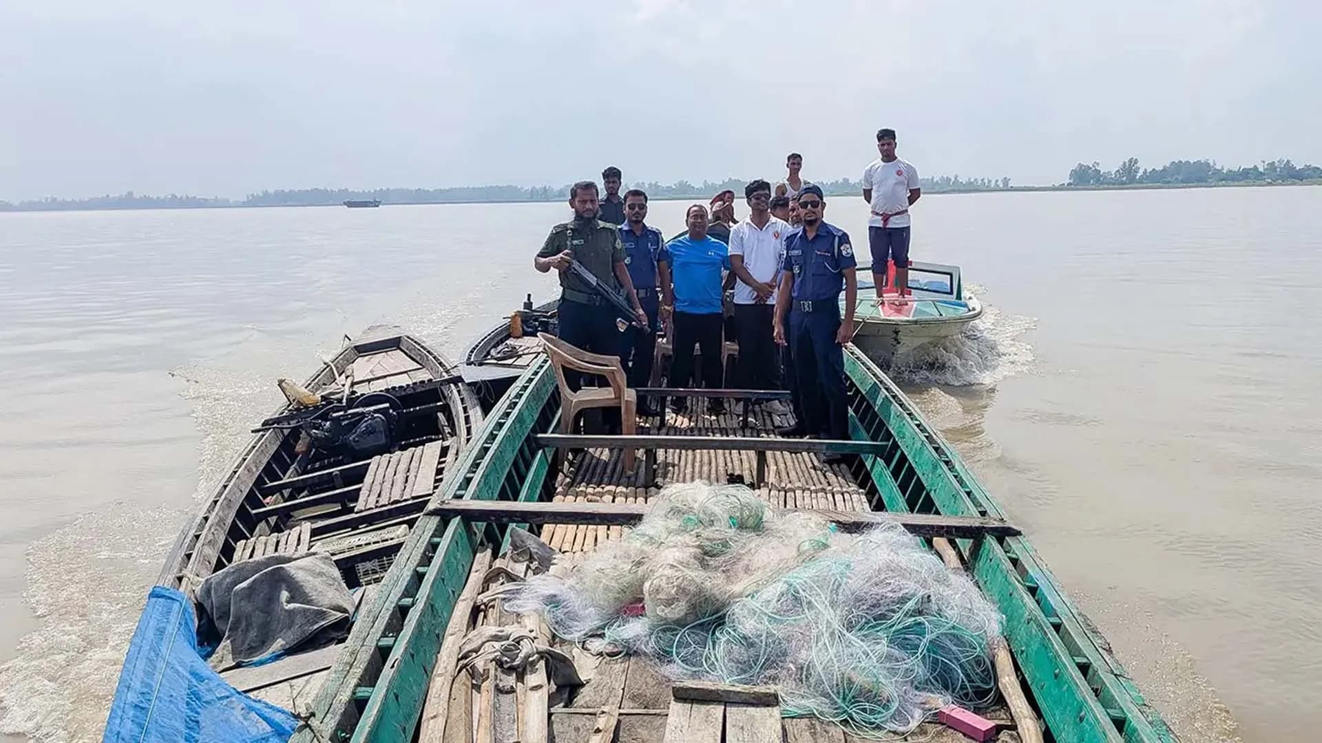 ইলিশ রক্ষা অভিযানে গিয়ে অস্ত্র খোয়ালেন আনসার সদস্য