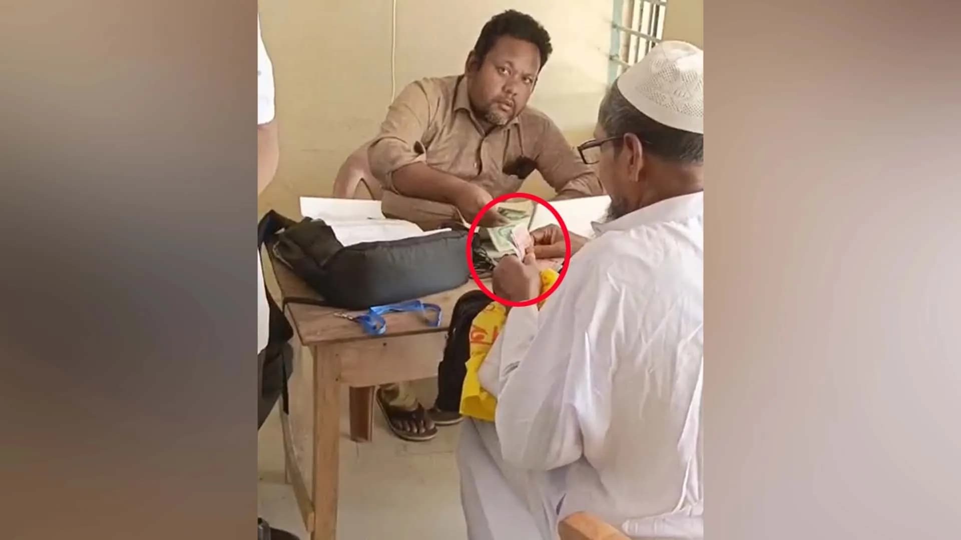 দরকষাকষি করে ঘুষ গ্রহণের ভিডিও ভাইরাল