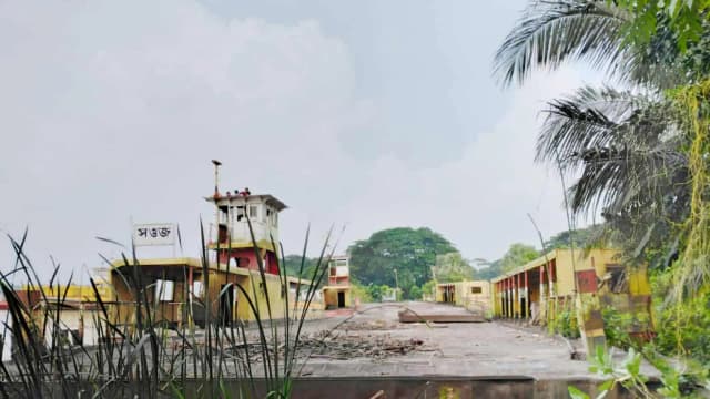 চুরি-অবহেলায় ধ্বংসের পথে দুমকির কোটি টাকার ফেরি সম্পদ