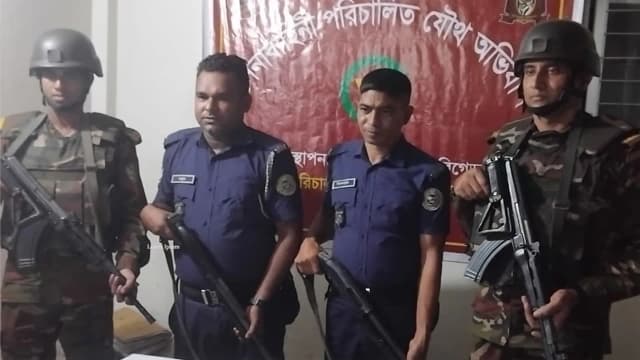 গ্রেপ্তার রফিকের গ্রামের বাড়ি থেকে আগ্নেয়াস্ত্র উদ্ধার