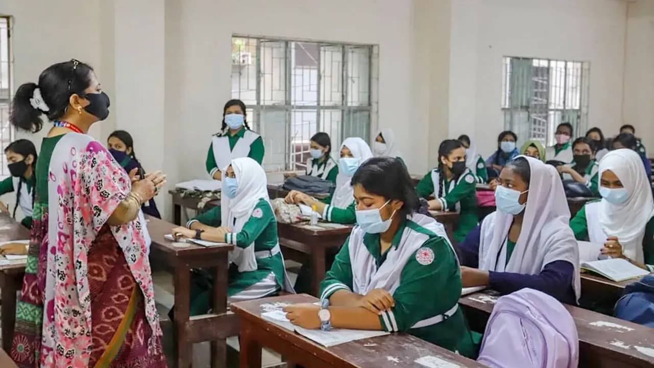 শনিবারও স্কুল-কলেজে ক্লাস নেওয়ার সিদ্ধান্ত