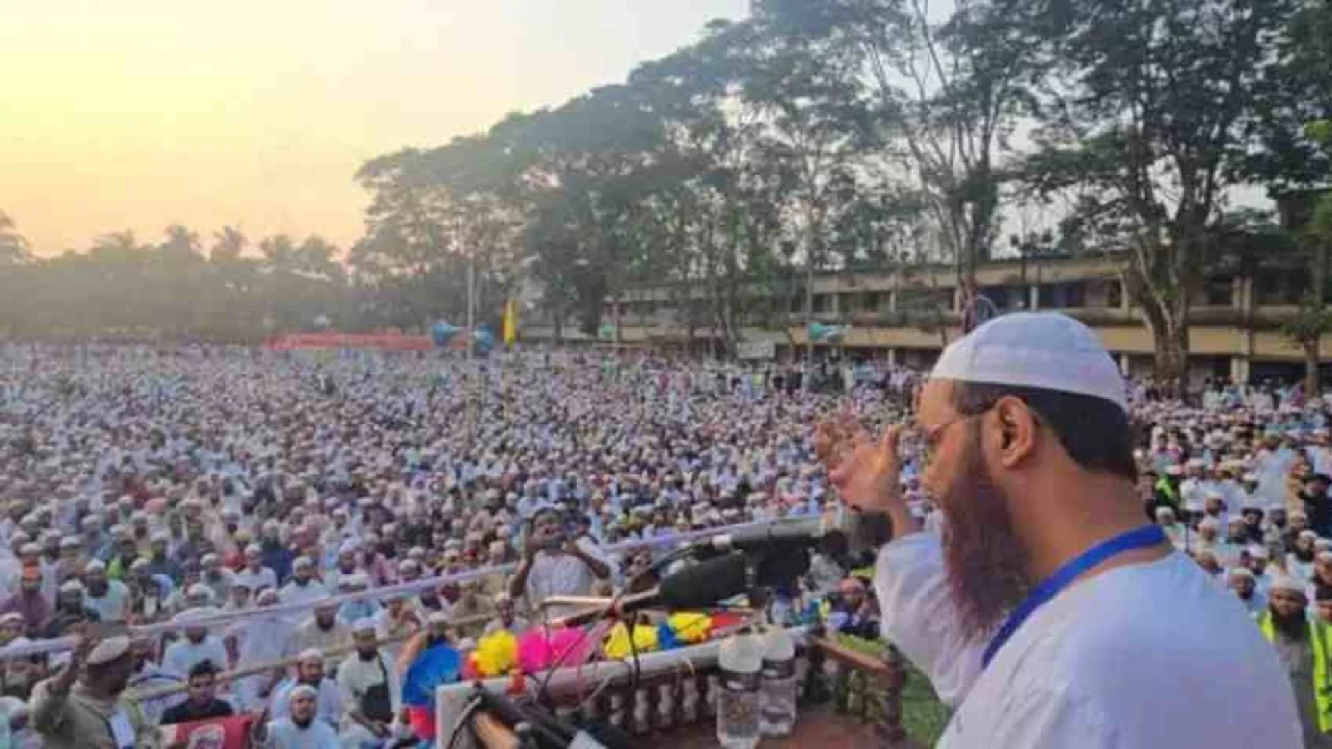 ‘বিএনপি ক্ষমতায় গেলে সুন্দরী নারীরা রাস্তায় বের হতে পারবে না’