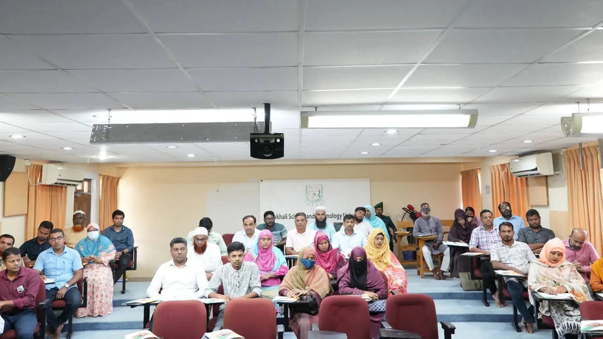 পবিপ্রবিতে “পেশাগত নৈতিকতা ও আচরণবিধি” বিষয়ক প্রশিক্ষণ অনুষ্ঠিত