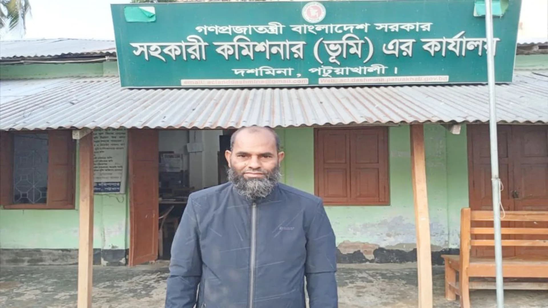 ভূমি কর্মকর্তার ঘুস বাণিজ্য ফাঁস!