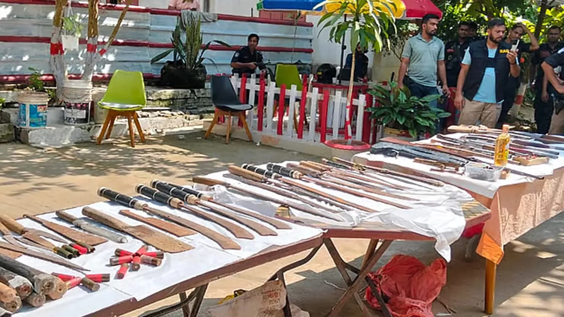 বিএনপি কর্মীর বাসা থেকে বিপুলসংখ্যক আগ্নেয়াস্ত্র উদ্ধার