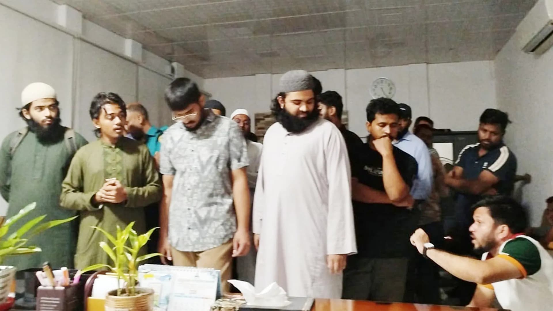 বিএম কলেজে তরুণ-তরুণীকে হেনস্থা, উগ্র অনলাইন গ্রুপের ১০ সদস্য পুলিশ হেফাজতে