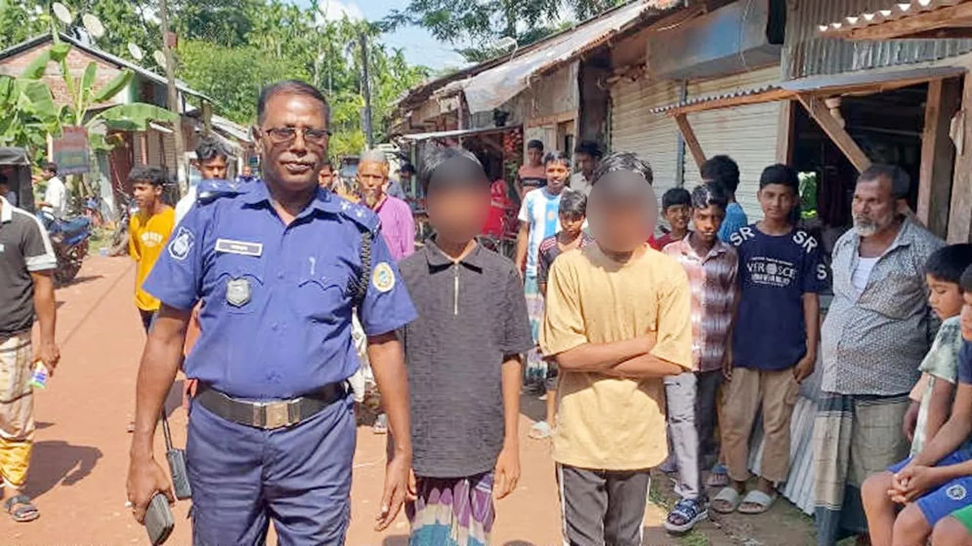 বিএনপি অফিসে ‘জয়বাংলা’ স্লোগান দিয়ে ৩ কিশোর আটক 