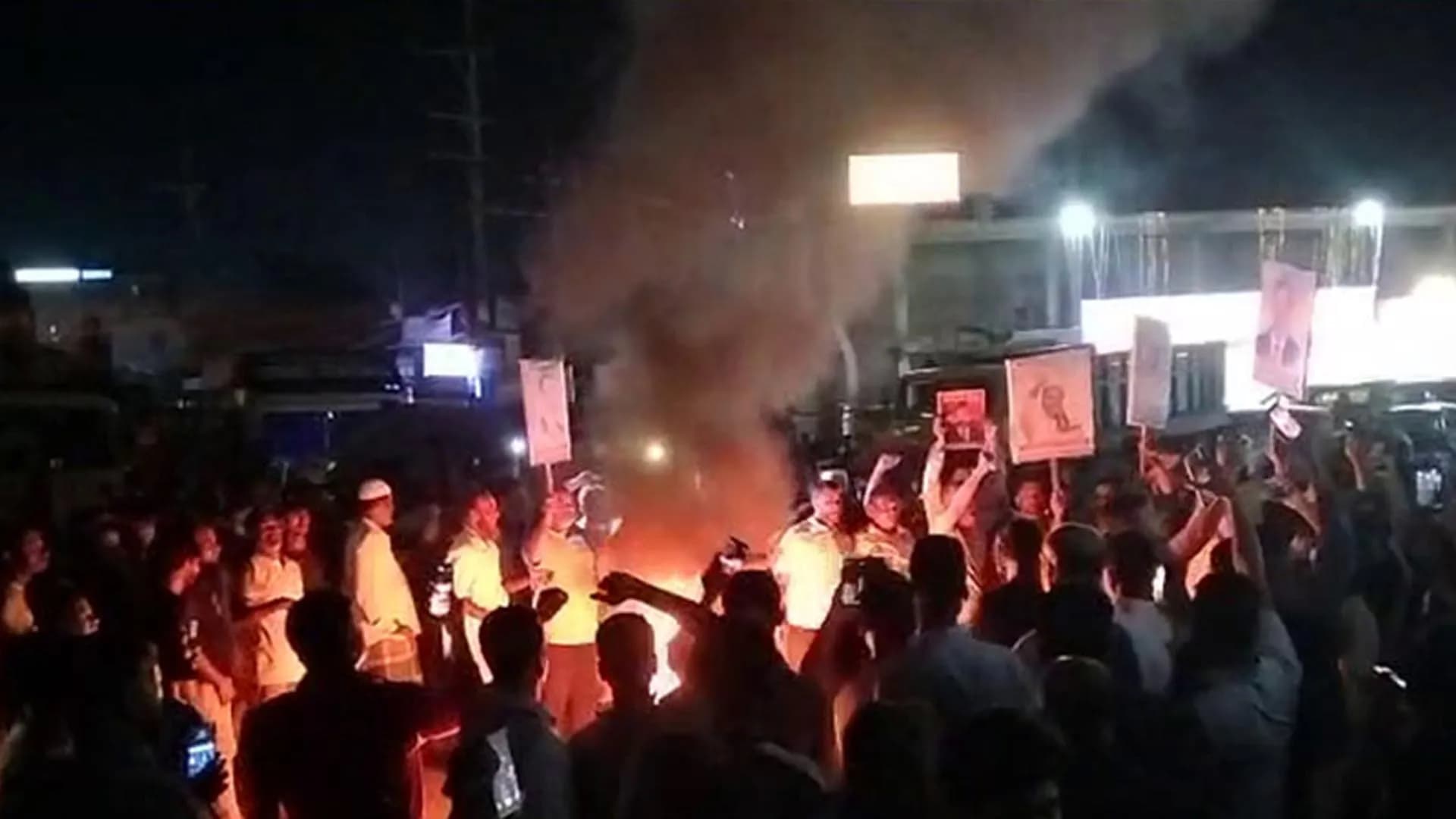 মনোনয়নবঞ্চিত আসলাম চৌধুরীর অনুসারীদের সড়ক অবরোধ 