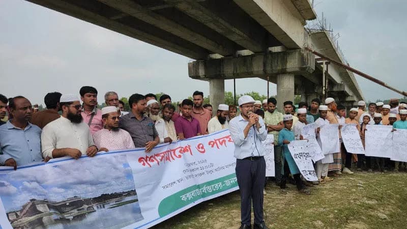 ঢাকা-বরিশাল মহাসড়কের সেতুটি দ্রুত সংস্কার দাবি