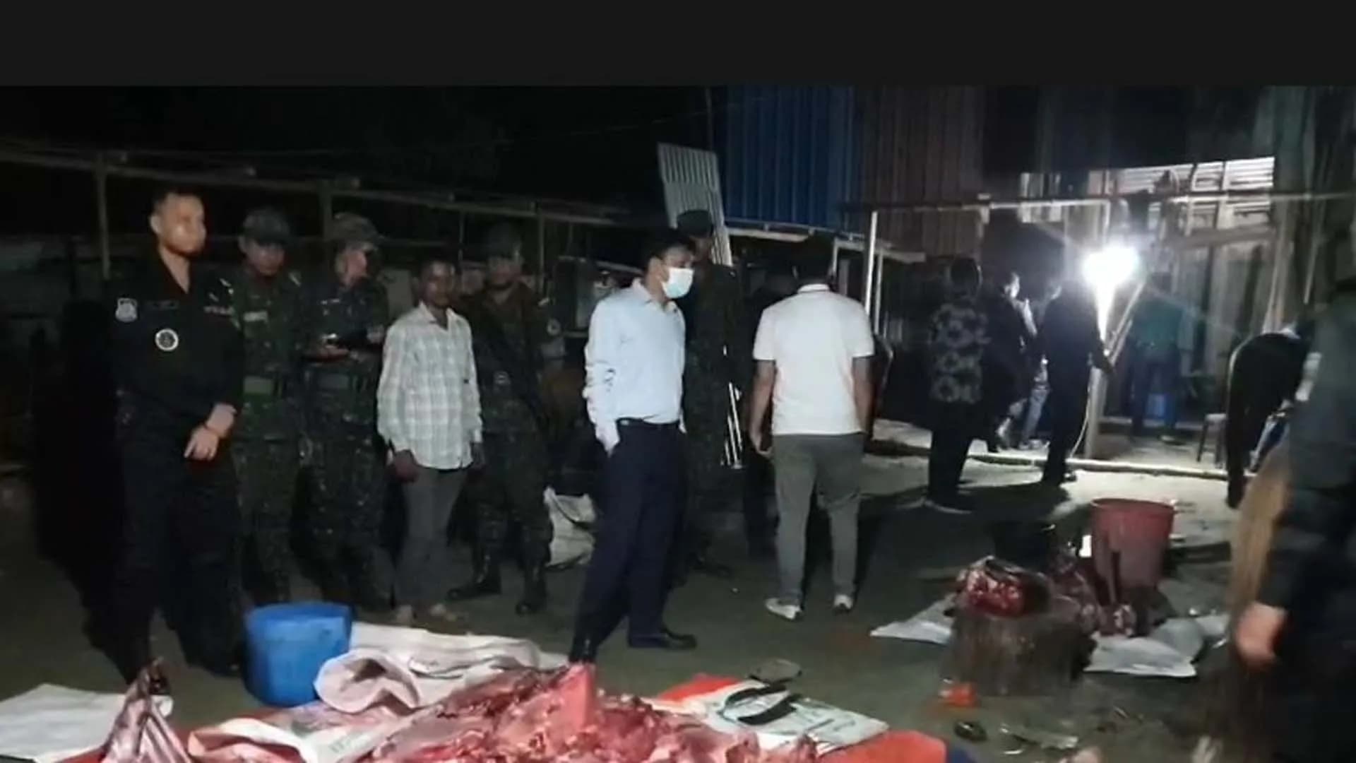 গভীর রাতে অভিযানে ৩৭টি ঘোড়াসহ মাংস উদ্ধার