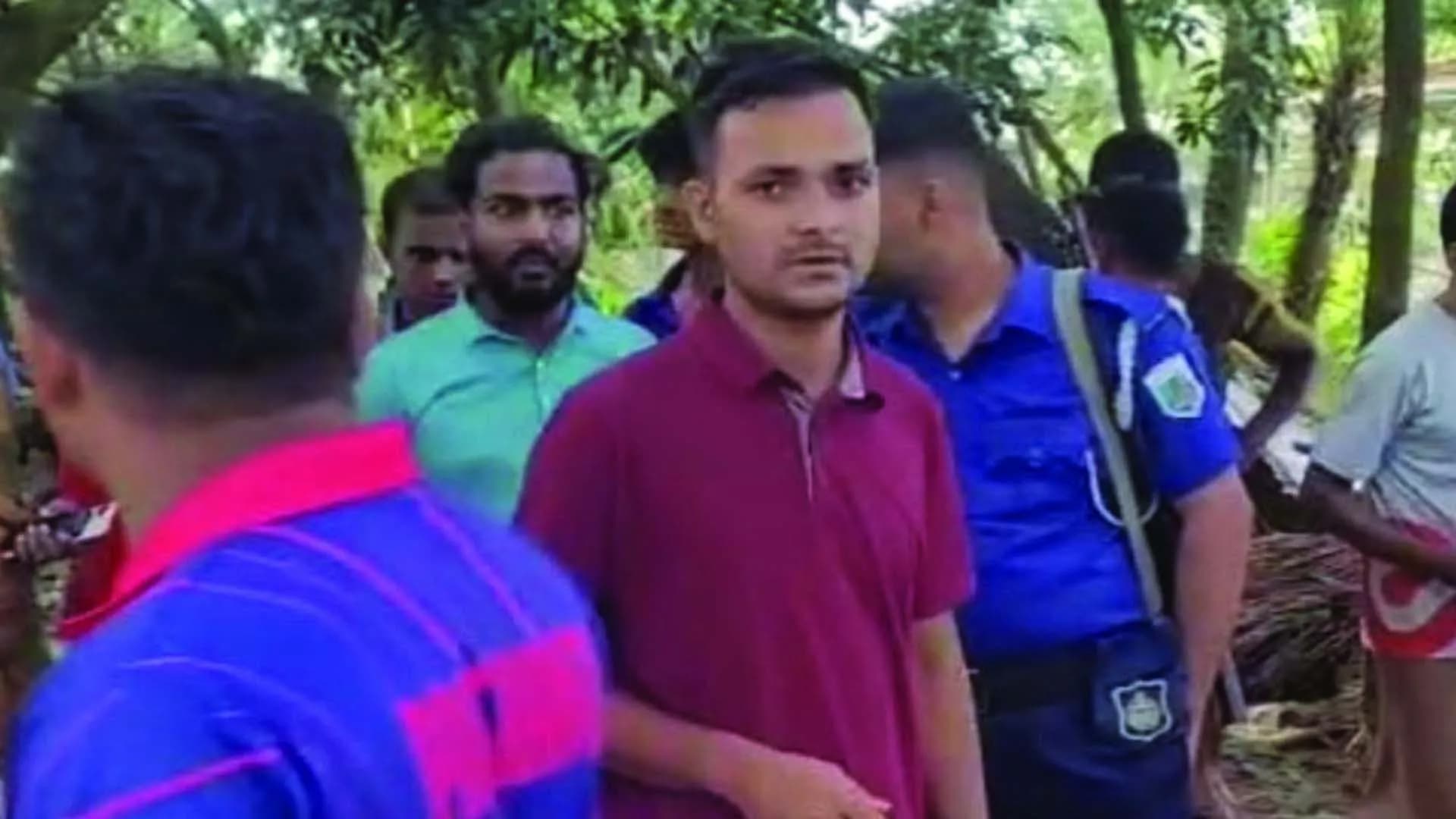 চাঁদাবাজির অভিযোগ, ২ পুলিশ কনস্টেবলকে গণধোলাই