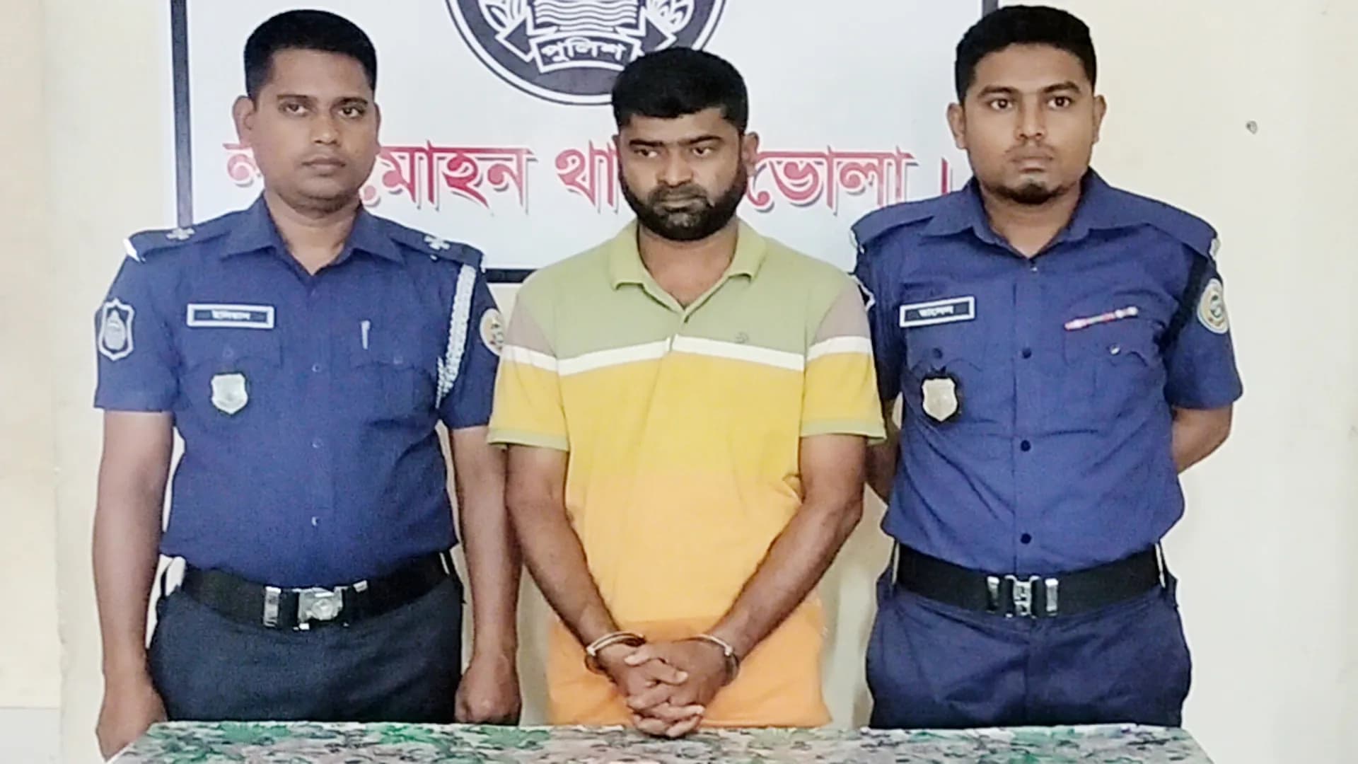 লালমোহনে ৭০০ পিস ইয়াবাসহ মাদক কারবারি আটক