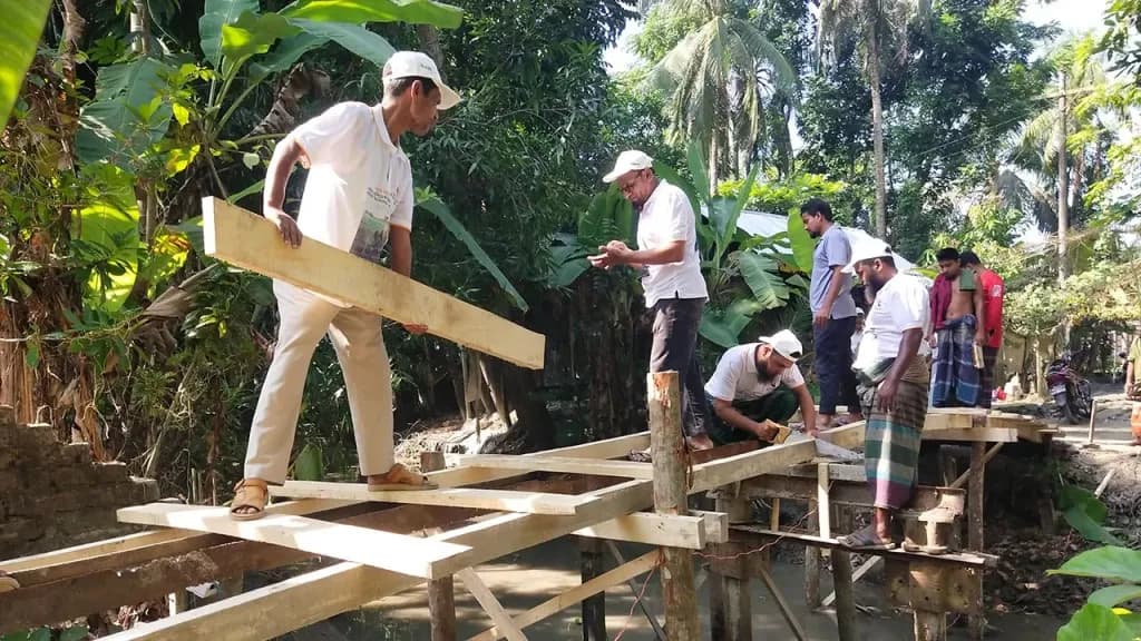 স্বেচ্ছাশ্রমে ৩০ সেতু সংস্কার : প্রশংসায় ভাসছে ‘অদম্য যুবসমাজ’