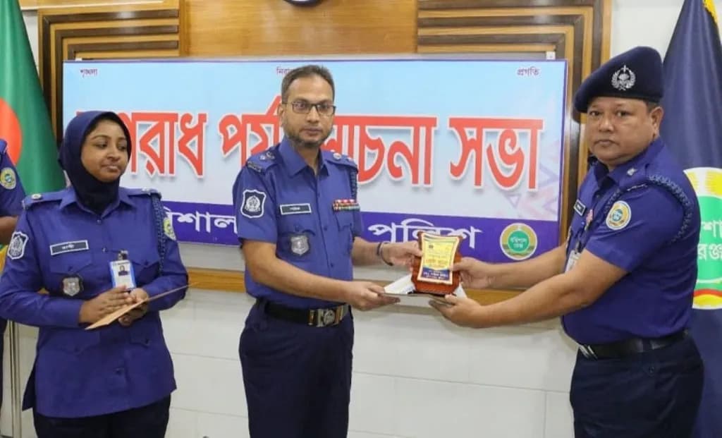 চতুর্থবারের মতো শ্রেষ্ঠ ওসি হলেন আবুল কালাম আজাদ