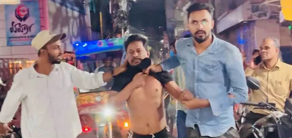 বরিশালে ছাত্রলীগ নেতাকে ধরে পুলিশে দিল ছাত্রদল