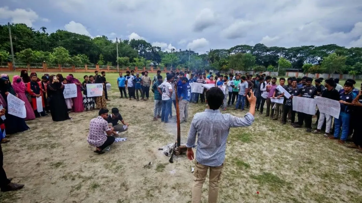 বরিশাল ইঞ্জিনিয়ারিং কলেজে শিক্ষার্থীদের প্রতিবাদী পথনাটক