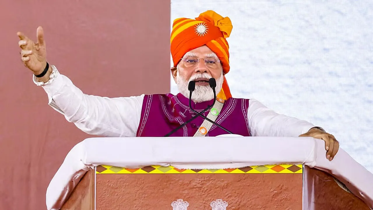 রুটি খাও, নইলে আমার বুলেট তো আছেই : পাকিস্তানকে হুংকার মোদির