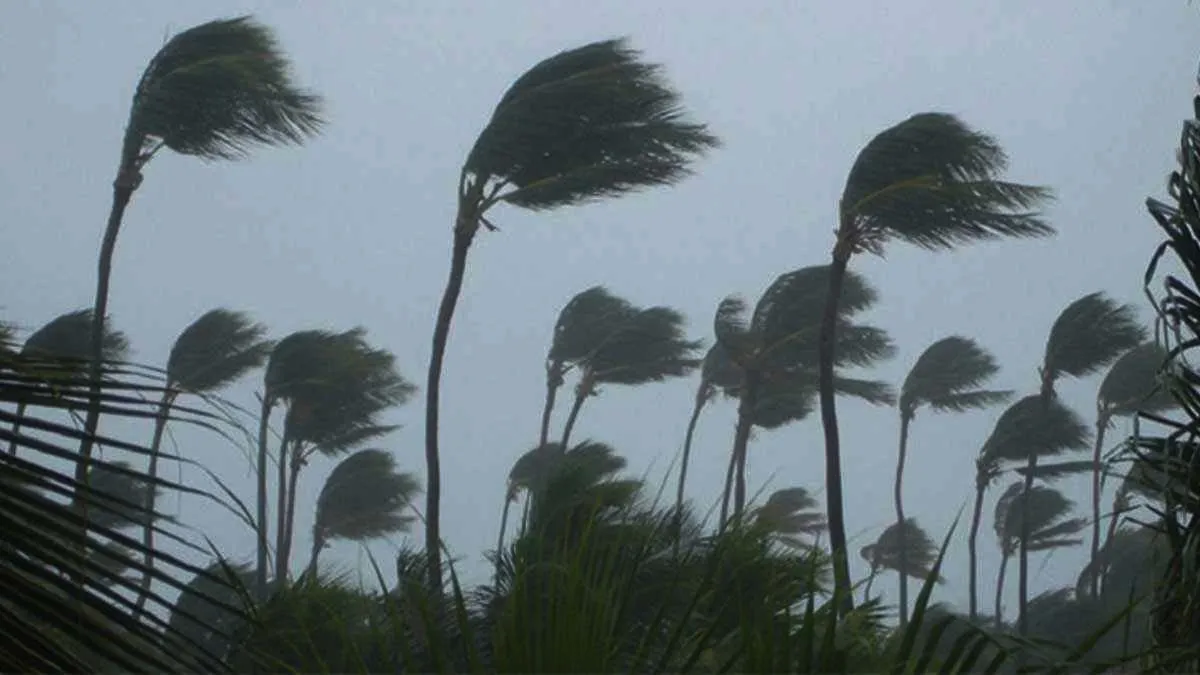 বরিশালসহ ১১ অঞ্চলে দুপুরের মধ্যে ৬০ কিমি বেগে ঝড়ের আশঙ্কা